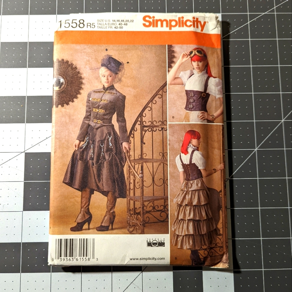 Simplicity Patterns Costume 1558